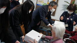 華の浦学園 クリスマスケーキプレゼント