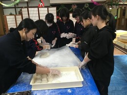 岸津苑餅つき大会